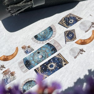 Hechizos celestiales Washi Tape, Witchy Washi Tape, pegatinas de libro de hechizos, pegatinas de bola de cristal, luna y estrella Washi, pegatina de borde de luna, PET Washi
