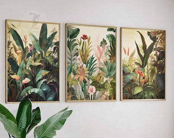 Puede incluir: Tres impresiones enmarcadas de plantas y flores tropicales en tonos de verde, rosa, naranja y amarillo. Las impresiones están dispuestas en una fila en una pared blanca.