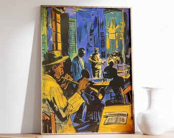 Könnte beinhalten: Ein Vintage-Poster mit einer lebendigen blauen, gelben und schwarzen Illustration einer Jazzband, die in einem schwach beleuchteten Club spielt. Die Band besteht aus einem Trompeter, einem Gitarristen und einem Schlagzeuger. Das Poster hat einen Retro-Look und wäre eine großartige Ergänzung für jedes Musikliebhaber-Heim.