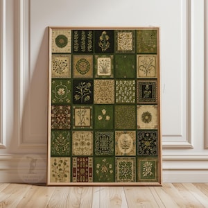 Pode incluir: Uma impressão emoldurada com uma grade de desenhos botânicos em tons de verde, bege e preto. Cada quadrado apresenta um padrão floral ou vegetal único, criando uma estética vintage. A obra de arte é exibida em uma moldura de madeira.