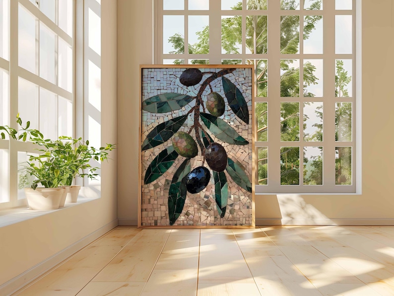 Puede incluir: Una obra de arte en mosaico enmarcada que representa una rama de olivo con aceitunas y hojas verdes y negras. La obra de arte est&aacute; sobre un fondo neutro y enmarcada en madera clara. La pieza se exhibe cerca de una ventana.