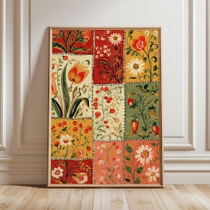 Puede incluir: Una impresión de arte mural rectangular que presenta una cuadrícula de patchwork con ilustraciones florales. El diseño muestra varios motivos botánicos, incluyendo tulipanes, margaritas y bayas en una paleta de colores cálidos.