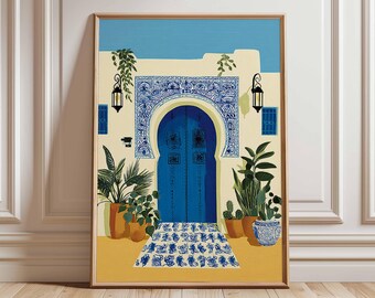 Puede incluir: Impresión artística enmarcada que representa una puerta arqueada azul con intrincados patrones, flanqueada por plantas en macetas. La obra presenta una puerta azul, una alfombra con diseños azules y blancos y una pared de color amarillo claro.