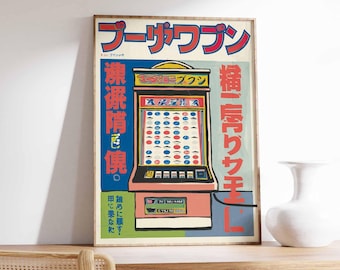Könnte beinhalten: Ein gerahmtes Vintage-Poster einer japanischen Spielautomaten. Das Poster zeigt eine farbenfrohe Illustration eines Spielautomaten mit japanischem Text in Rot, Blau und Gelb. Das Poster wird auf einem Holzregal ausgestellt.
