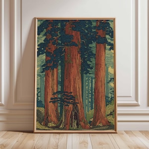 Puede incluir: Una impresión enmarcada de una escena forestal. La obra presenta árboles altos de color marrón rojizo con follaje verde oscuro. El fondo muestra un bosque denso con una mezcla de tonos verdes y azules, creando una sensación de profundidad y tranquilidad. La impresión está en un marco de madera.