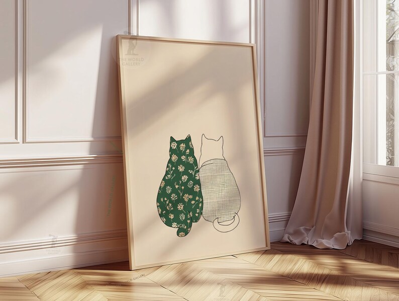 Puede incluir: Impresi&oacute;n art&iacute;stica enmarcada con dos gatos estilizados. Uno tiene un patr&oacute;n floral verde, el otro un dise&ntilde;o texturizado y claro. La obra est&aacute; sobre un fondo neutro, con un marco de madera.