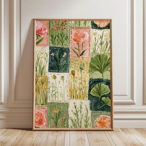 Puede incluir: Una impresión de arte mural rectangular enmarcada que presenta una cuadrícula de paneles cuadrados, cada uno con ilustraciones botánicas de varias flores, hojas y hierbas en tonos rosa, amarillo, verde y azul cerceta con bordes cosidos visibles.