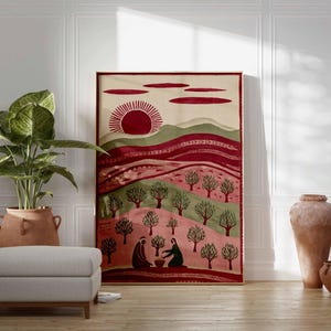 Puede incluir: Una impresi&oacute;n art&iacute;stica enmarcada que representa un paisaje estilizado con un sol rojo, colinas y olivos. Se muestran dos figuras en primer plano. La paleta de colores incluye tonos rojos, verdes y beige. Tambi&eacute;n hay una gran planta en maceta, un otom&aacute;n y jarrones de terracota.