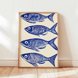 Decorazione murale con pesce azzurro, poster nautico per cucina, stampa di pesci costieri, decorazione marina scandinava, opera d'arte con linoleografia blu intenso.