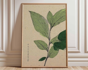 Puede incluir: Un estampado botánico enmarcado que presenta hojas verdes sobre un tallo, con un estilo vintage. La obra de arte tiene un fondo beige y un marco de madera. Las hojas están ilustradas con líneas finas. Incluye texto japonés.