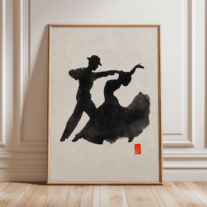 K&ouml;nnte beinhalten: Ein gerahmter Kunstdruck mit einer schwarzen Tintensilhouette eines tanzenden Paares. Der Mann tr&auml;gt einen Hut, und das Kleid der Frau ist ausgestellt. Ein kleines rotes Quadrat befindet sich in der unteren rechten Ecke. Das Kunstwerk ist auf hellem Beige.