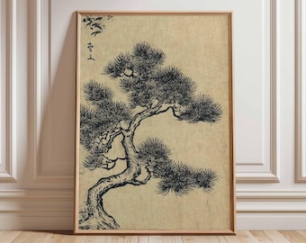 Puede incluir: Impresión artística enmarcada que presenta una ilustración en blanco y negro de un árbol bonsái. La obra de arte tiene una estética vintage con un fondo beige y un marco de madera. Las ramas y agujas del árbol están detalladas, con texto japonés en la esquina superior izquierda.