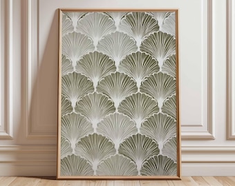 Puede incluir: Una impresión artística enmarcada con un patrón repetitivo en forma de abanico en tonos verdes y blancos. La obra de arte se muestra en un marco de madera marrón claro, contra una pared blanca y un suelo de madera.