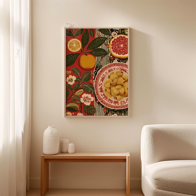 Może przedstawiać: Oprawiony wydruk artystyczny z martwą naturą. Grafika przedstawia czerwone tło z owocami cytrusowymi, makaronem i motywami kwiatowymi. Centralnym punktem jest talerz makaronu, otoczony pomarańczami, grejpfrutami i dekoracyjnymi wzorami.