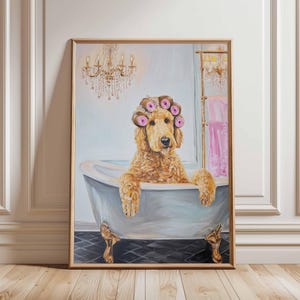 Humoristische Goldendoodle Art Print, grappige hond bad schilderij, eigenzinnige huisdier muur decor, dierenportret, hondenliefhebber cadeau, badkamer decor