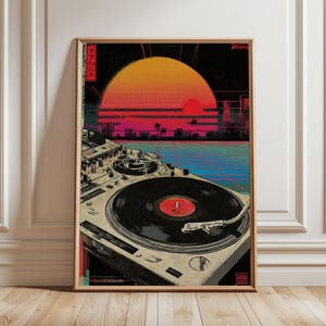 Puede incluir: Impresión enmarcada con una ilustración retro de un tocadiscos y un disco de vinilo. El fondo muestra una puesta de sol sobre un horizonte urbano con palmeras. La paleta de colores incluye naranja, rojo, azul y negro.