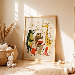 Peut inclure: Une affiche encadr&eacute;e repr&eacute;sentant un groupe d'animaux jouant de la musique. L'illustration montre un crocodile, un ours, un lapin, une pieuvre et une girafe. L'&oelig;uvre a un fond beige clair avec des notes de musique et des &eacute;toiles.
