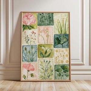 Può includere: Una stampa artistica da parete rettangolare con una griglia di dodici pannelli quadrati, ognuno dei quali mostra un'illustrazione botanica unica in stile acquerello. L'opera presenta vari fiori, foglie e fogliame nei toni del rosa, verde e oro.