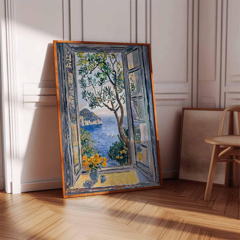 Puede incluir: Una pintura de una ventana con vista a un oc&eacute;ano azul y una peque&ntilde;a isla. La ventana est&aacute; abierta y hay flores en un jarr&oacute;n en el alf&eacute;izar de la ventana.