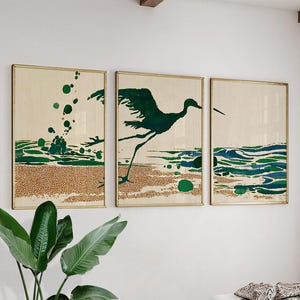 Conjunto de impresiones artísticas de pared de aves costeras verdes / Pósteres minimalistas de playa con grullas / Decoración tríptico oceánica