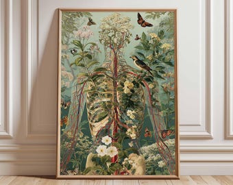 Puede incluir: Lámina artística enmarcada que presenta una figura esquelética con elementos botánicos. La obra combina una caja torácica humana con flores, mariposas y un pájaro sobre un fondo verde apagado. El marco es de madera.