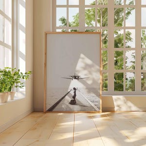 Póster de aterrizaje de avión, arte mural de aviación, impresión de viaje en blanco y negro, obra de arte de avión sobre el océano, regalo de piloto, decoración minimalista imagen 5