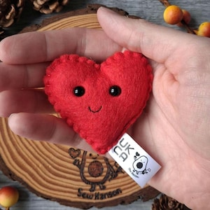Smiling heart pocket hug, felt hand sewn keyring, personalised letterbox gift image 2