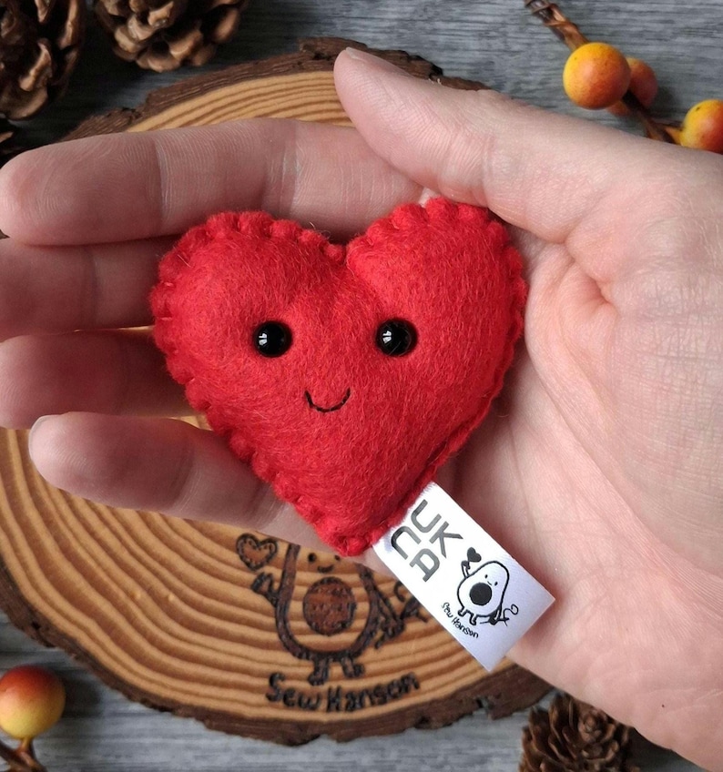Smiling heart pocket hug, felt hand sewn keyring, personalised letterbox gift image 2