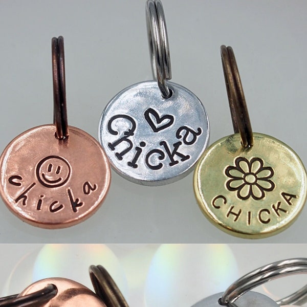 Petite étiquette | Ajouter un nom/un numéro | Laiton/ton doré, aluminium/ton argenté, cuivre/ton rose | Petite médaille Dainty ID pour chien et chat | Personnalisé estampé à la main