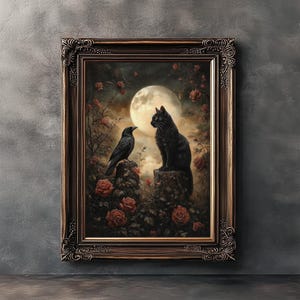 Peut inclure: &OElig;uvre d'art encadr&eacute;e de style gothique repr&eacute;sentant un chat noir et un corbeau, sur fond de pleine lune et de roses. L'&oelig;uvre est dans un style sombre, gothique, avec un cadre d&eacute;coratif et orn&eacute;.