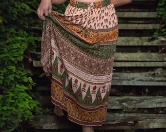 Floral Boho Maxi Skirt - Paisley Print for Effortless Chic Style - Cotton Blend - Elastic Waistband - 95cm Length - Multi-Color Palette