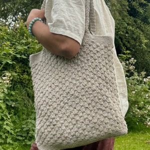 Sac fourre-tout au crochet fait main - Fabriqué artisanalement en coton bio - Sac de marché de plage élégant au quotidien - Cadeau respectueux du commerce équitable pour elle
