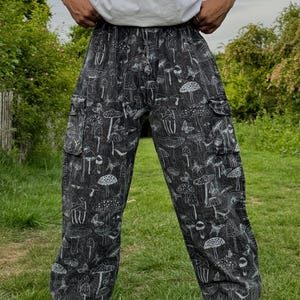 Hippie-Hose mit Pilzmuster: Umweltfreundliche Festival-Yogahose