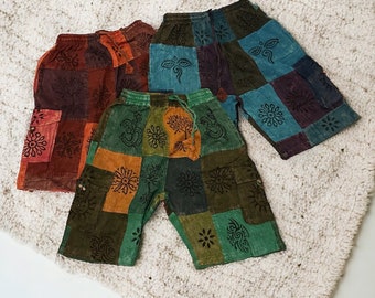 Hippie Shorts | Shorts mit Taschen | Shorts aus Baumwolle | Gepatcht | Kapsel Garderobe | Bequem | Umweltfreundlich | Handgefertigt