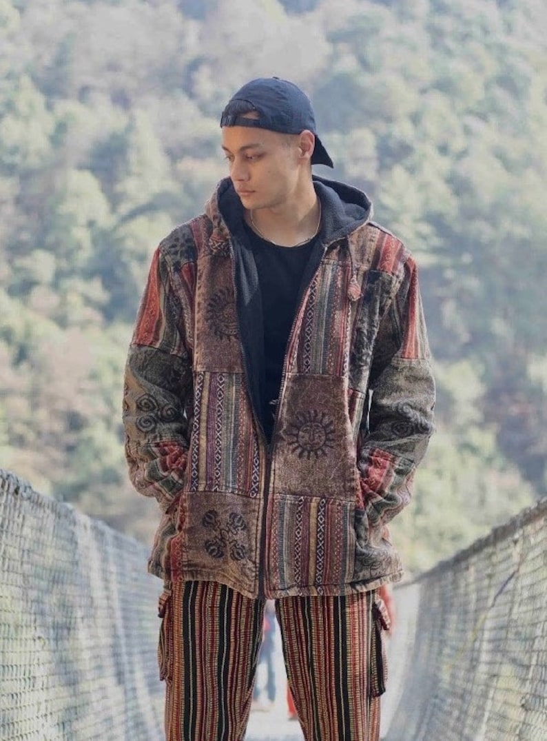 Veste hippie hiver unisexe Patchwork Veste à patchs avec intérieur en polaire Veste de festival Respectueux de l'environnement Bohème Sweat à capuche zippé Brown