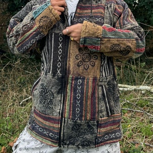 Veste hippie hiver unisexe Patchwork Veste à patchs avec intérieur en polaire Veste de festival Respectueux de l'environnement Bohème Sweat à capuche zippé Gris