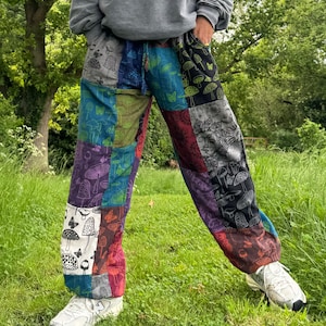Calça Hippie Patchwork: Estampa Sol, Lua e Cogumelo - Algodão Ecológico