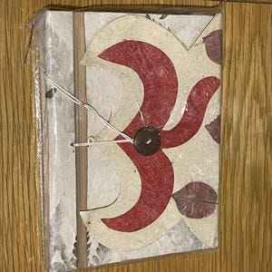 Quaderno in carta di riso, diario, scatola con chiusura a bottone laminato con fiori e foglie naturali, quaderno in carta nepalese