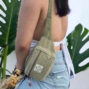 Bum Bag/ Fanny pack hecha de cáñamo y algodón/ Correa ajustable Bolso de hombro / Ecológico / / Hippie / Festival Bag / Hecho a mano Green