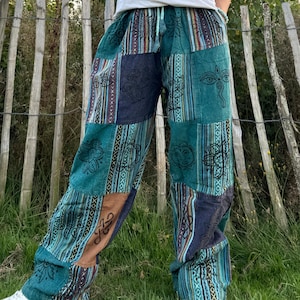 Unisex Patchwork Hippie Hose | Boho Baumwollhose mit Gesäßtasche | Einstellbare Passform | Festival & Lounge Wear