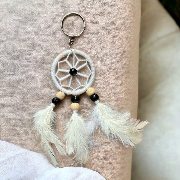 Dreamy Protection: Handmade Dreamcatcher Keyring - Boho Chic Keychain for Positive Vibes & Style