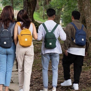 Mini sac à dos en chanvre fait main | Petit sac à dos hippie festival | Petite taille avec plusieurs poches zippées | Sac à dos respectueux de l'environnement