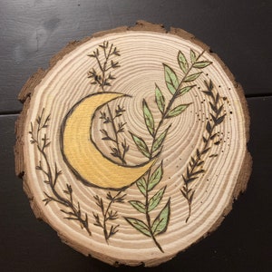 Placas de madera quemadas en madera.