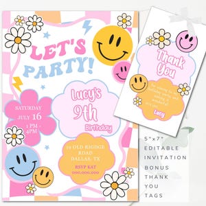 Pode incluir: Um convite de aniversário rosa e azul com um design de rosto sorridente. O convite diz "Let's Party!" e "Lucy's 9th Birthday". Inclui a data, a hora e o local da festa. O convite também inclui uma etiqueta de agradecimento com um design de rosto sorridente.