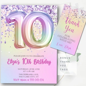 Puede incluir: Una invitación de cumpleaños rosa y morada con un número 10 de colores arcoíris. La invitación dice "Por favor, únase a nosotros para celebrar el cumpleaños número 10 de Elaza" e incluye la fecha, la hora y el lugar de la fiesta. También incluye una etiqueta de agradecimiento que dice "Gracias por celebrar conmigo! Con cariño, Eliza".