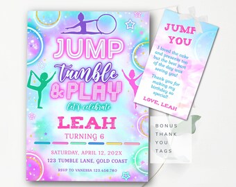 Könnte beinhalten: Eine farbenfrohe Einladung zu einer Geburtstagsfeier für ein Mädchen mit einem Turn-Thema. Die Einladung zeigt einen rosa, blauen und violetten Hintergrund mit Sternen, Glitzer und einer Turnerin, die einen Reifen benutzt. Der Text auf der Einladung lautet "Jump, Tumble & Play, Let's Celebrate Leah Turning 6". Die Einladung enthält auch das Datum, die Uhrzeit und den Ort der Party.
