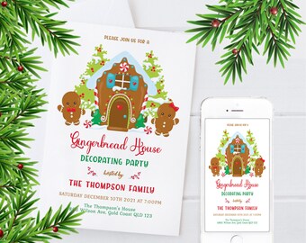 Könnte beinhalten: Eine weihnachtliche Einladung mit einer Illustration eines Lebkuchenhauses und Lebkuchenmännchen. Der Einladungstext lautet "Gingerbread House Decorating Party" veranstaltet von The Thompson Family. Ein Smartphone zeigt das gleiche Design.