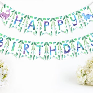 Peut inclure: Une bannière colorée avec les mots "Joyeux anniversaire" dans un style aquarelle avec des feuilles vertes et des illustrations de dinosaures.