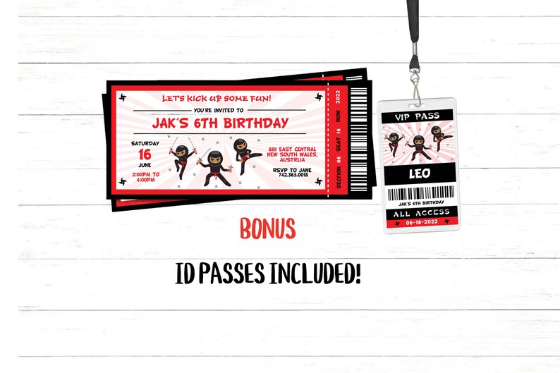 Op de afbeelding: Een rode en zwarte ticketuitnodiging voor een 6e verjaardagsfeest met een ninja-thema. Het ticket zegt "Let's kick up some fun! You're invited to Jak's 6th Birthday." Het ticket bevat ook de datum, tijd en locatie van het feest. Een bonus VIP-pas is inbegrepen met de tekst "VIP Pass" en "Leo" erop gedrukt.