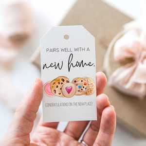 Si abbina bene con una nuova casa, etichetta per biscotti stampabile, regalo di inaugurazione della casa, regalo dall'agente immobiliare, congratulazioni per la nuova casa, etichetta del nuovo vicino, etichetta del vino
